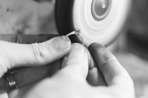 How to tighten or widen a solitaire ring