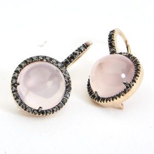 orecchini-quarzi-rosa-cabohnon-e-diamanti-neri