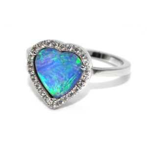 anello cuore opale e diamanti