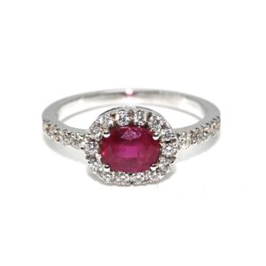 anello con rubino e diamanti