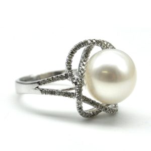 anello perla d'acqua dolce e diamanti