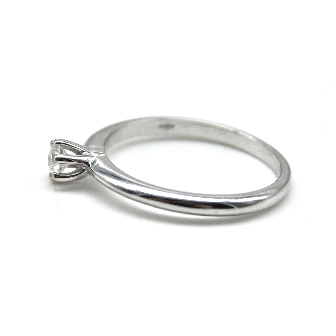 solitaire ring in white gold and diamond of 0.16 ct