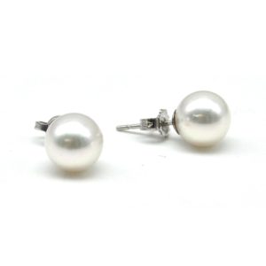 Stud earrings, pair of akoya pearls