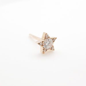Orecchino mini stella in oro rosa e diamanti
