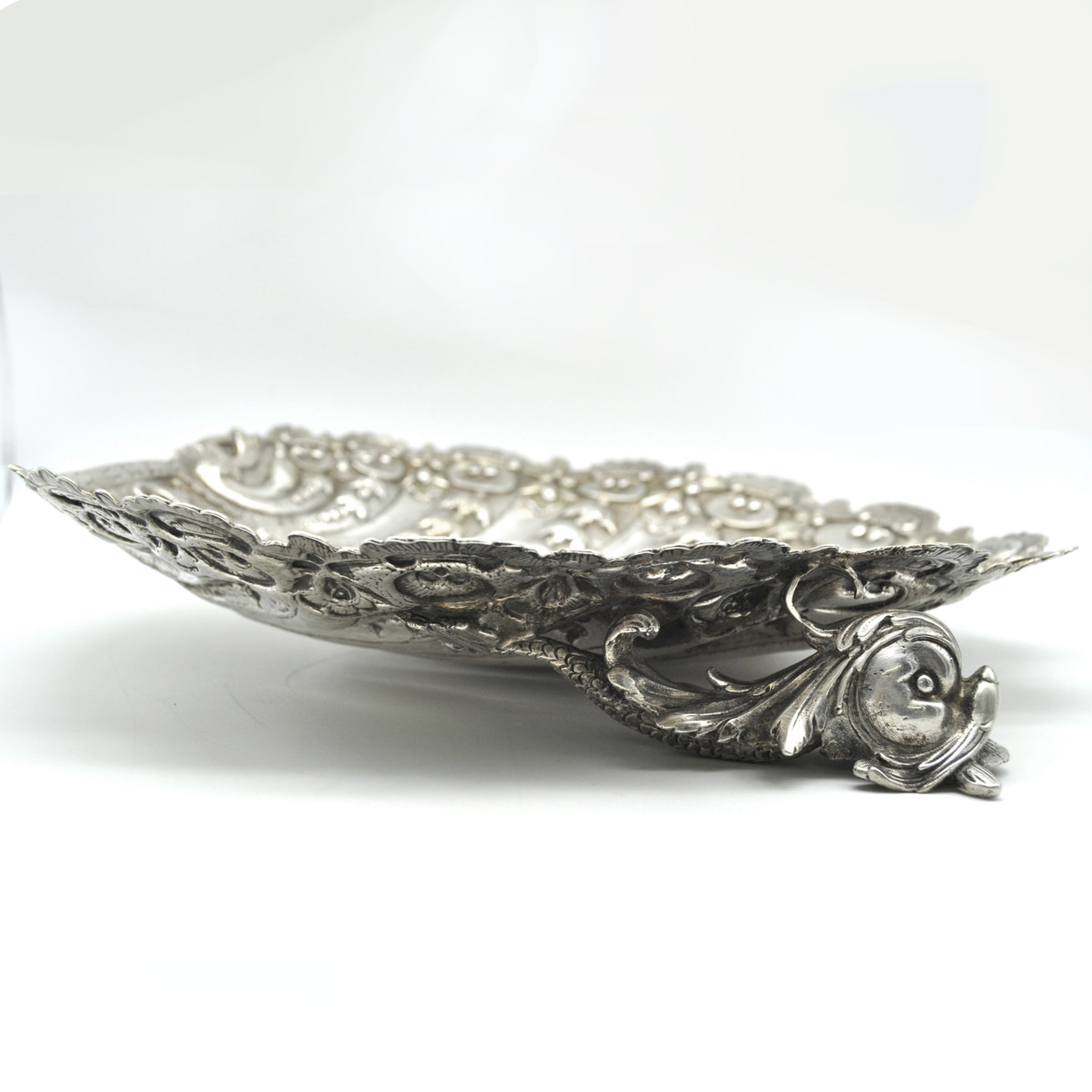 Centrotavola “conchiglia” in argento lato Centrotavola “conchiglia” in argento lato