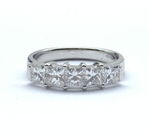Mezza fedina con diamanti taglio princess