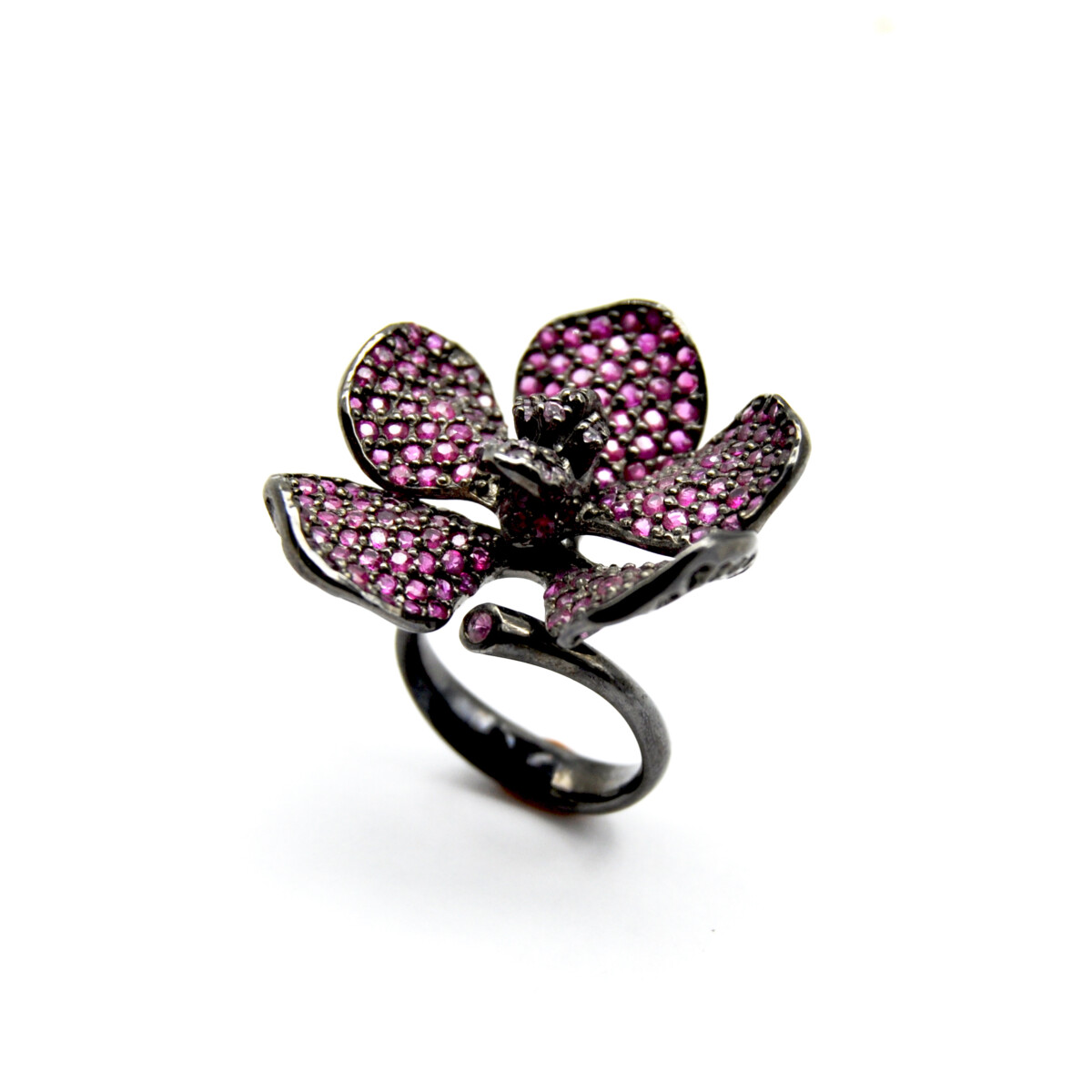 Anello in argento e zaffiri rosa Anello in argento e zaffiri rosa