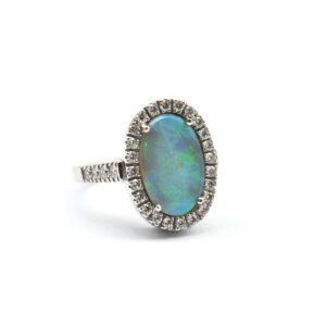 Anello oro bianco opale e diamanti