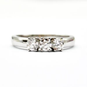 Trilogy ring 0,685 ct