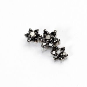 Three-flower earring in white gold and black diamonds