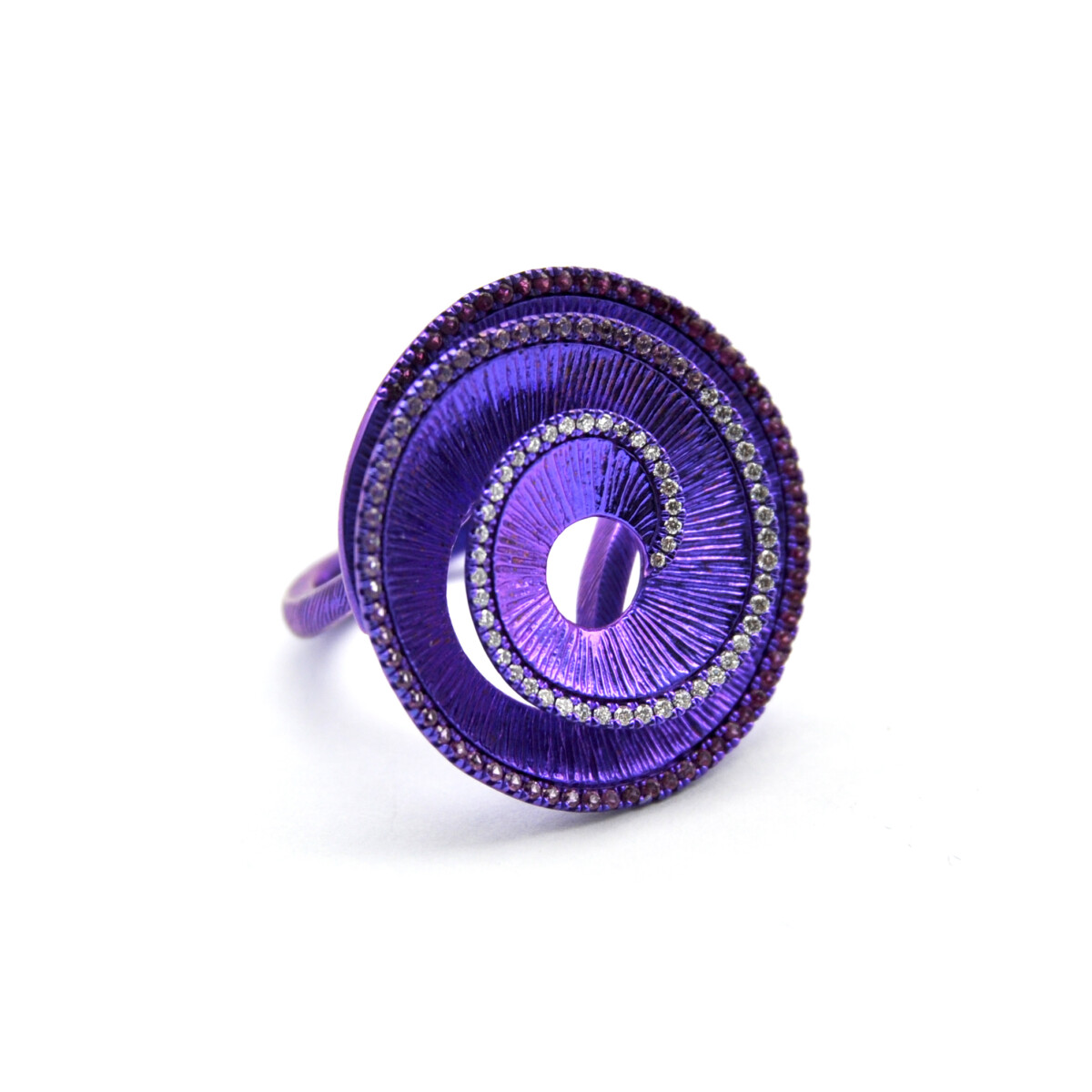 Anello titanio zaffiri rosa, rubini e brillanti Anello titanio zaffiri rosa, rubini e brillanti